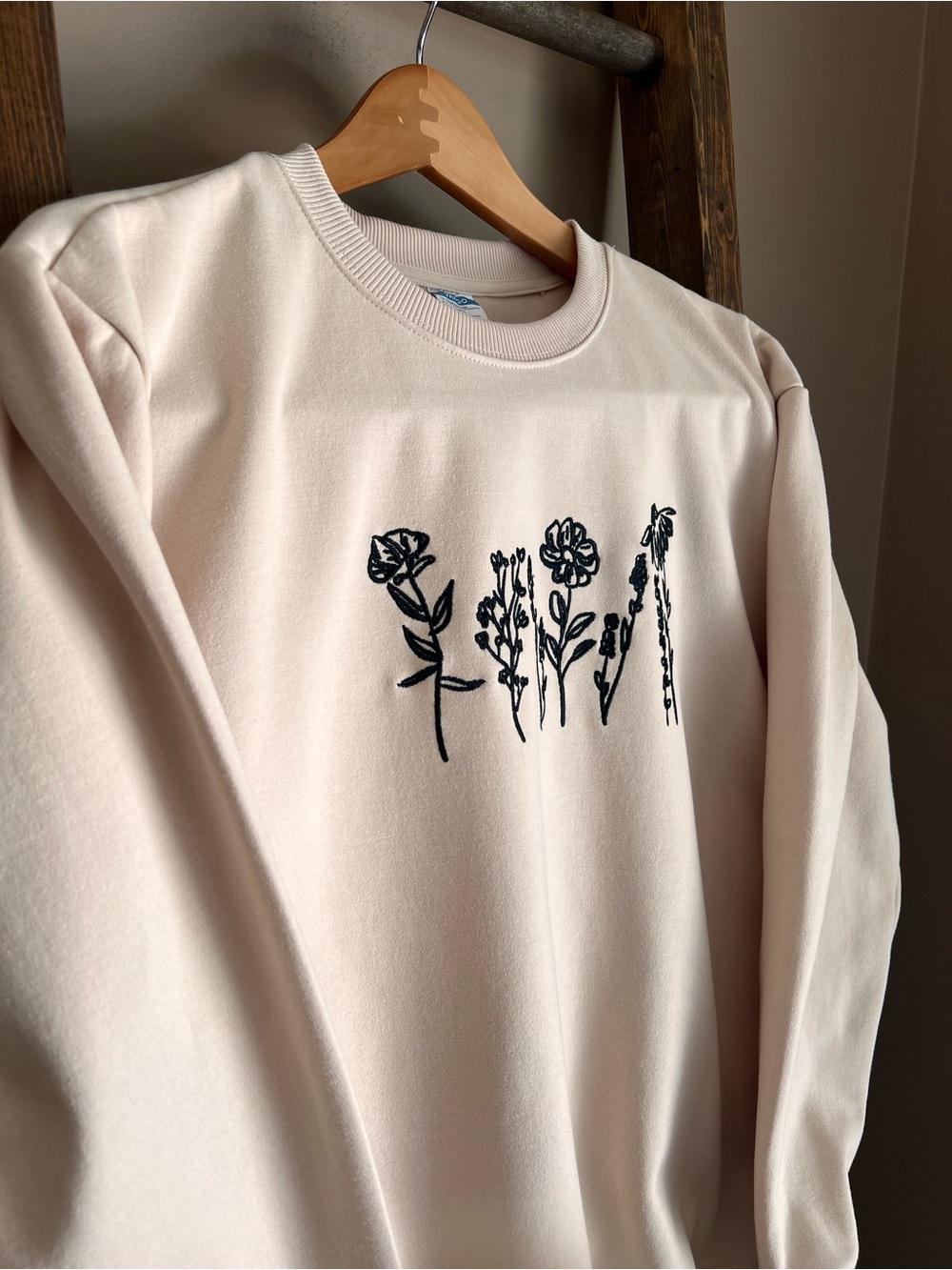 Women's Cream Floral Embroidered Crewneck Sweatshirt